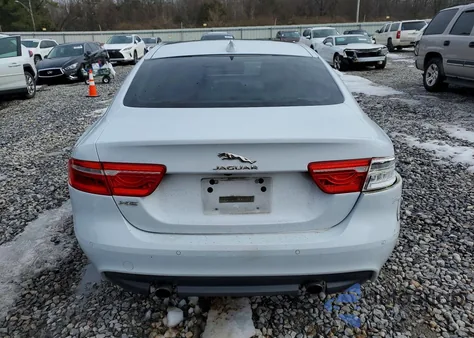 2017 Jaguar Xe Prestige z USA, uszkodzony, nr VIN SAJAE4BG6HA963435